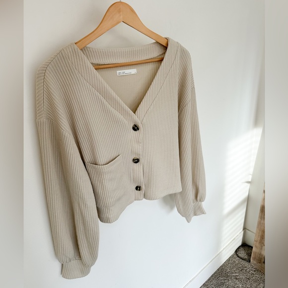 OAK + FORT Nude Beige Ribbed Lantern Sleeve Cardigan - Picture 3 of 13